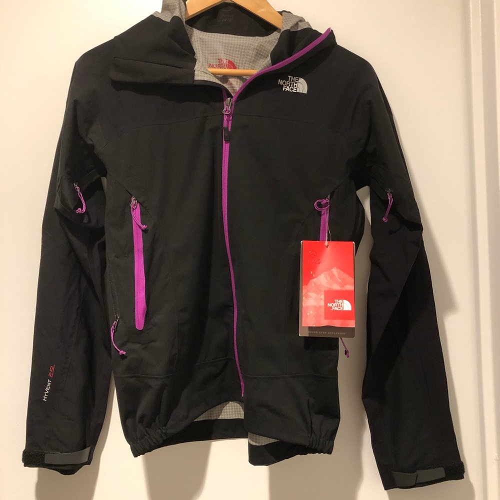 NWT‼️ The North Face Summit Series Hyvent 2.5L